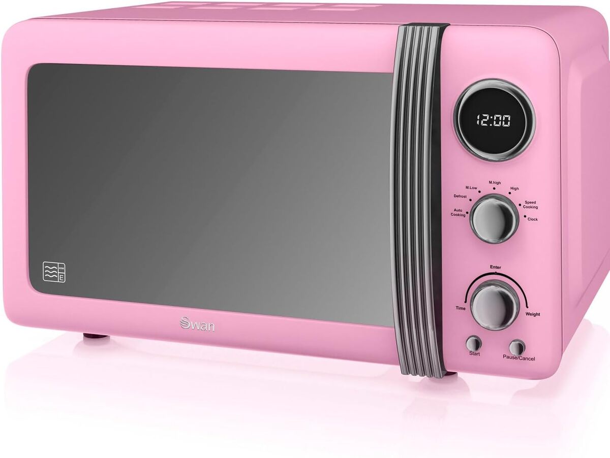 Test du micro-ondes Swan Retro SM22030LPNEU : design vintage et efficacité