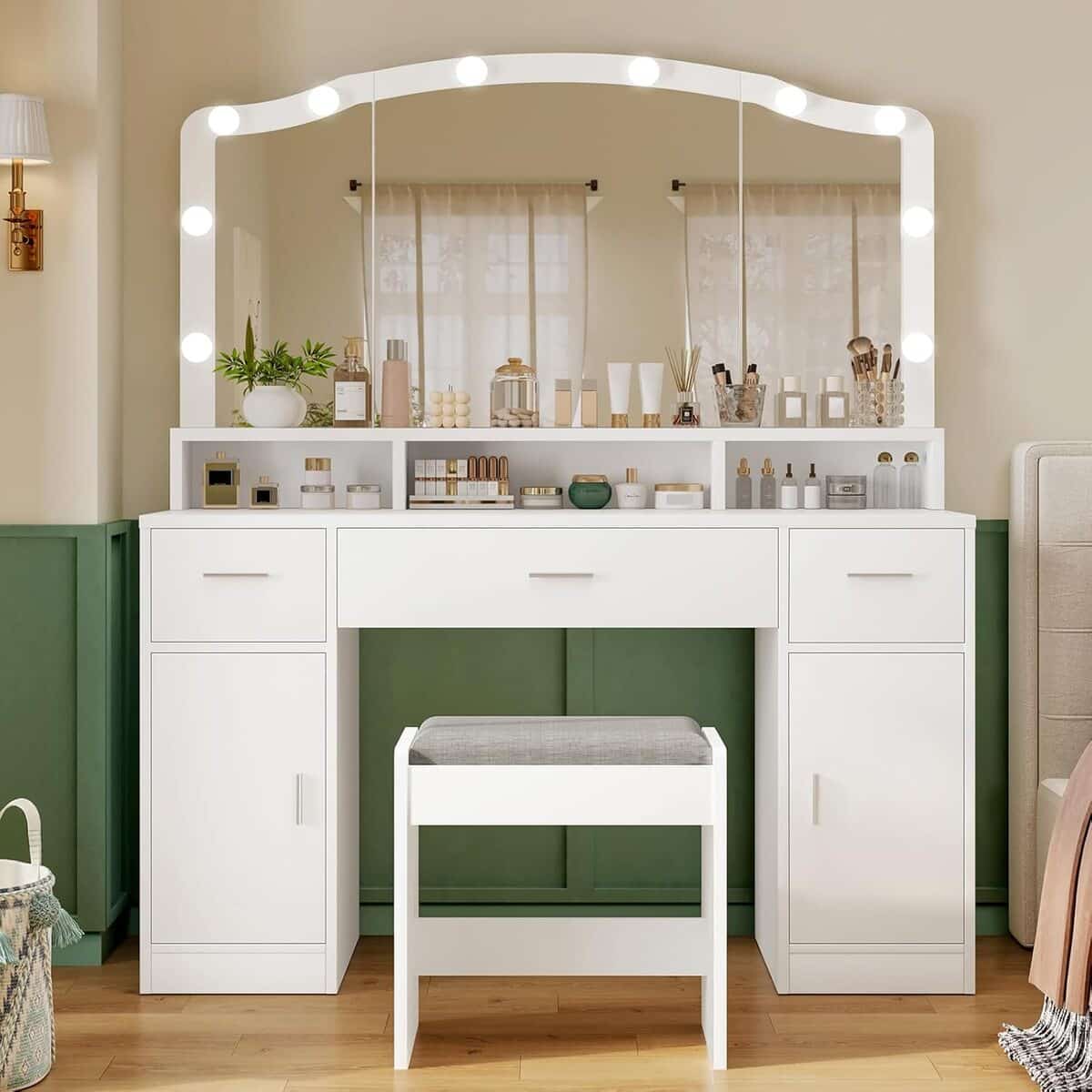 Évaluation de la coiffeuse moderne FIONESO avec miroirs et éclairage