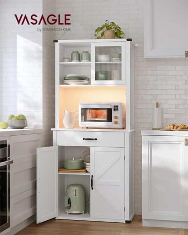 Découvrez le meuble de rangement VASAGLE : une solution pratique avec éclairage intégré et chargeur USB pour un espace optimisé et moderne