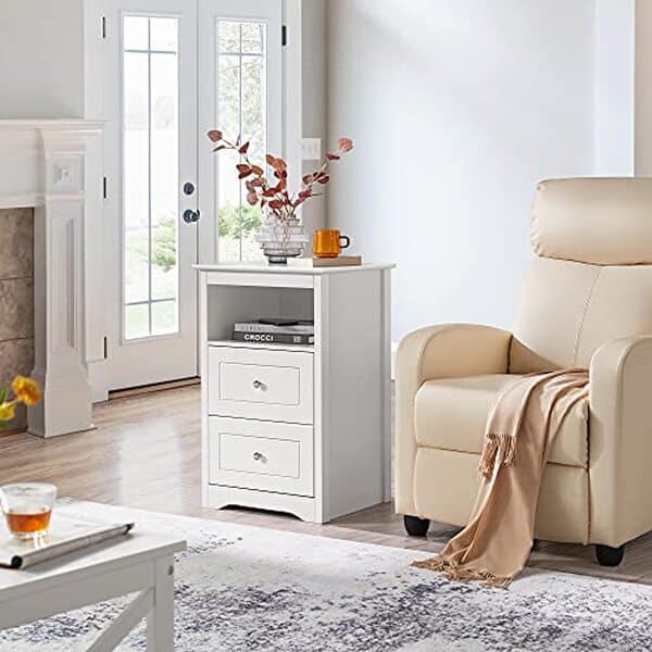 Découvrez notre test complet des tables de chevet Yaheetech en bois : élégance, praticité et rangement optimisé avec tiroirs intégrés pour un espace de nuit parfait.