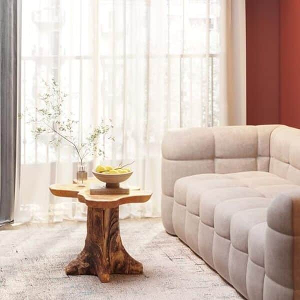 Découvrez notre analyse détaillée de la table d'appoint Tree Kare Design avec son style rustique et son caractère unique qui s'intègre dans tous les intérieurs