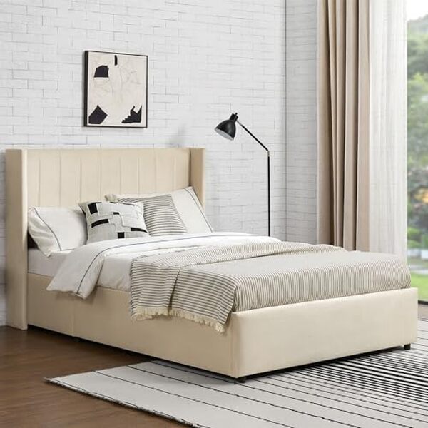 Découvrez notre analyse complète du lit rembourré Juskys Savona 120x200 cm : confort optimal, design élégant, coffre pratique et housse en velours beige.