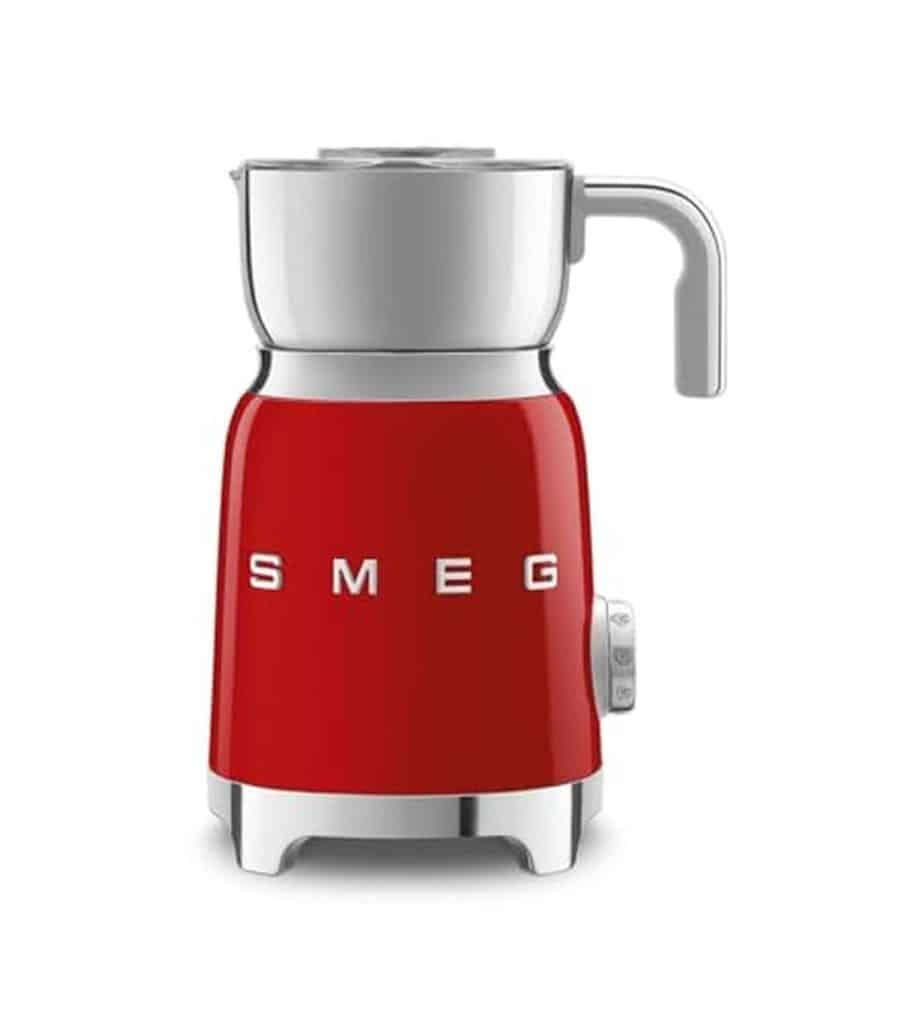 Test du mousseur à lait Smeg MFF11RDEU : performance et praticité