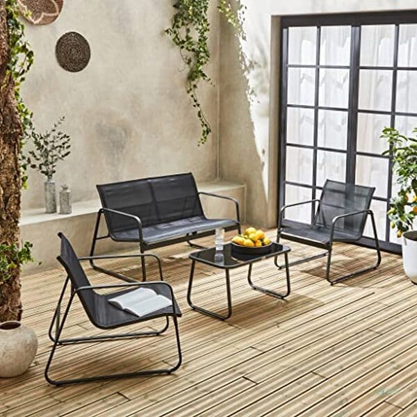 Découvrez notre avis détaillé sur le salon de jardin design en métal et textilène noir : esthétique moderne et confort absolu pour votre espace extérieur.