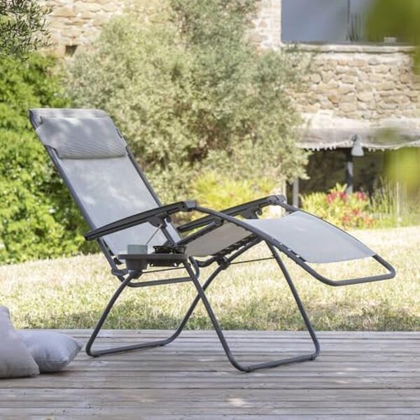 Découvrez le fauteuil relax Lafuma R Clip : combinez confort et style pour des moments de détente en extérieur avec ce modèle ergonomique et esthétiquement plaisant.